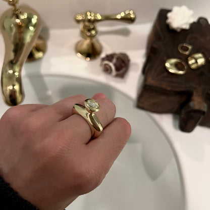 18k gold ring